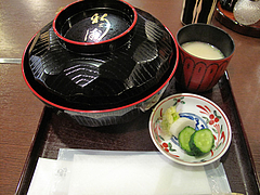 8ランチ:親子丼840円@水炊き・新三浦・天神ビル