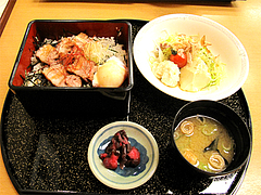 料理:泡盛仕込み!とろとろ温玉豚角煮丼680円@京都銀ゆば・アパホテル福岡渡辺通