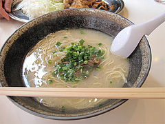 6ランチ:牛骨ラーメン塩550円@オレズマガラズ・須崎店