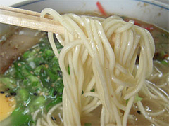 百年ラーメンのラーメン麺@福岡県筑紫野市(冷水峠)