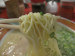 料理:ラーメン麺@成金ラーメン・博多駅前