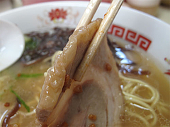 料理:とんこつラーメンのチャーシュー@ラーメンぽんぽこ亭大橋店