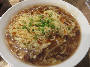 9酸辣湯麺800円@香港プラザ