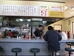 3店内:カウンター席@博多ラーメン・しばらく ・福重店
