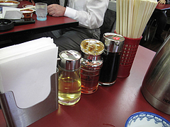 8店内:卓上@中華・餃子李・薬院