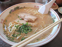 料理:ラーメン500円@嘘の三八・ベイサイドプレイス博多