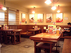 札幌ラーメンさんぱちの店内@小倉らうめん横丁