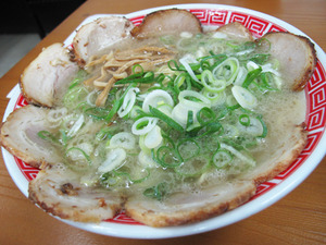 15チャーシュー麺こってり900円@赤のれん&とん吉