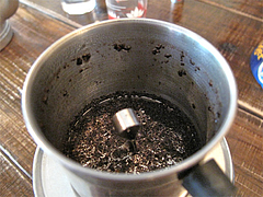 ベトナムコーヒー用のアルミ製フィルター(ドリッパー)@ベトナムカフェレストラン ゴンゴン(ngon ngon)