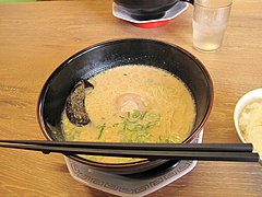 料理:とんこつラーメン単品320円@博多金龍ラーメン・長住