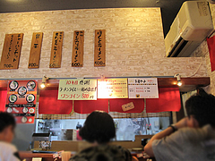 店内:カウンター@博多ラーメン・ほくと亭