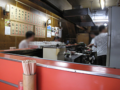 2店内:カウンター@中華料理・龍園・薬院