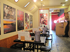 4店内:テーブル・カウンター席@元祖久留米豚骨ラーメン・福ヤ・薬院大通り店