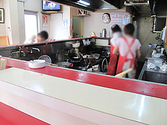 2店内:カウンター@再来軒・馬出
