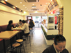 店内:テーブル席@PIZZAREVO(ピザレボ)・薬院