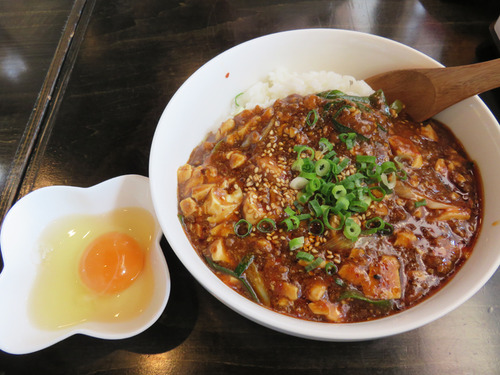 9特製麻婆豆富660円+丼100+生卵70円+激辛100円
