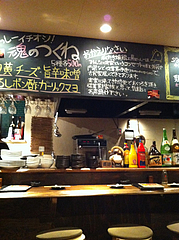 2店内:カウンター席@焼鶏工房めっしー・焼鳥・高砂