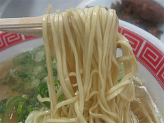 料理:赤のれんラーメン麺@ラーメン居酒屋赤のれん&とん吉・箱崎