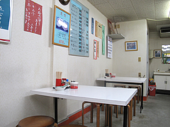 店内:テーブル席@福一ラーメン・長尾店