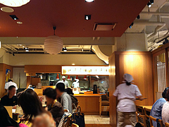 店内:カウンター・テーブル席1@天つるり・西鉄天神ソラリアステージビル店