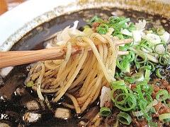 料理:黒坦々麺の麺@晴商店(はれしょうてん)・福岡市南区那の川