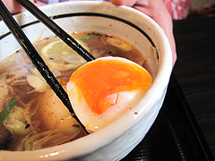 料理:半熟玉子100円@博多つけうどん・忍々・櫛田神社前