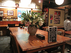4店内:カウンター・テーブル@からつ庵・奈良屋店・もつ鍋居酒屋