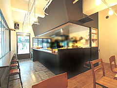 3店内:カウンター・テーブル@サンディッシュ・カフェ・美野島