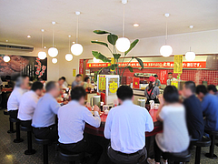 店内:カウンター@ラーメン・支那そば北熊・福岡空港店