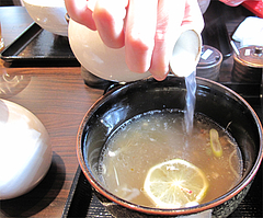 料理:生姜湯注ぐ@博多つけうどん・忍々・櫛田神社前