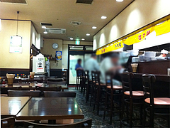 店内:カウンターとテーブル@中華万里・長浜鮮魚市場会館・福岡