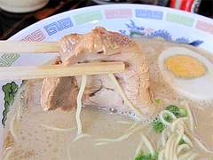 料理:ラーメンのチャーシュー@浜太郎・長浜屋台村