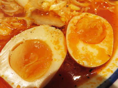 13トマトラーメン煮玉子