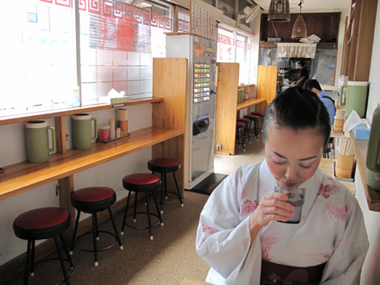 博多おんな節 福岡 1杯350円 地元の激安ラーメンチェーン 博多ラーメン 唐木屋 七隈店