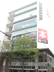 2外観:ツタヤビル@スターバックス・TSUTAYA(ツタヤ)福岡天神店