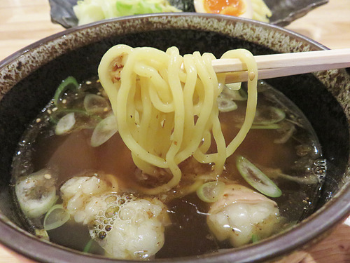 9魚介系和風もつつけ麺食べる