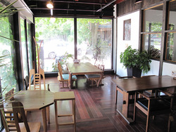 3店内:窓際テーブル@いわい家具・ウッドスタイルカフェ