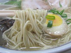 8ラーメン麺@ラーメン九州