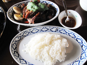 19カオカーム(タイ風てびち)1,250円@カフェくるくま