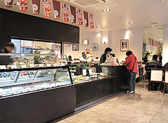 店内:ショーケース@白玉屋新三郎・桜坂店・福岡