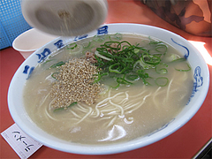 料理:ゴマ入ります。@ラーメン元祖長浜屋