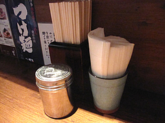 15店内:卓上@ラーメン・中華そば・郷家・天神店