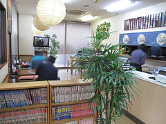 3店内:テーブルと小上がり@ごはん亭・清水