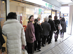 店内:行列@蜂楽饅頭・西新