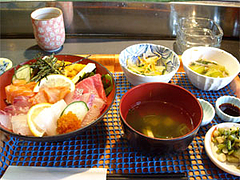 ランチ特盛海鮮丼850円@はなれんこん・福岡市城南区別府