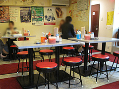3店内:テーブル席@長浜屋台やまちゃん・福岡中州店