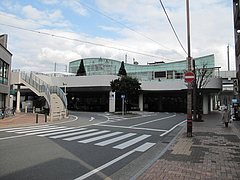 24外観:JR博多南駅@ラーメンなんでんかんでん・博多ねぶり屋餃子・ミヤモトヒロシ