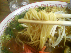 ラーメンの麺@長崎亭博多駅南店