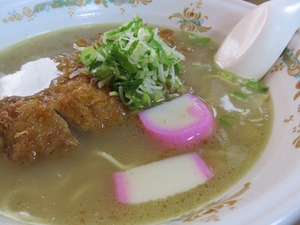 14カツラーメン蒲鉾@たつ