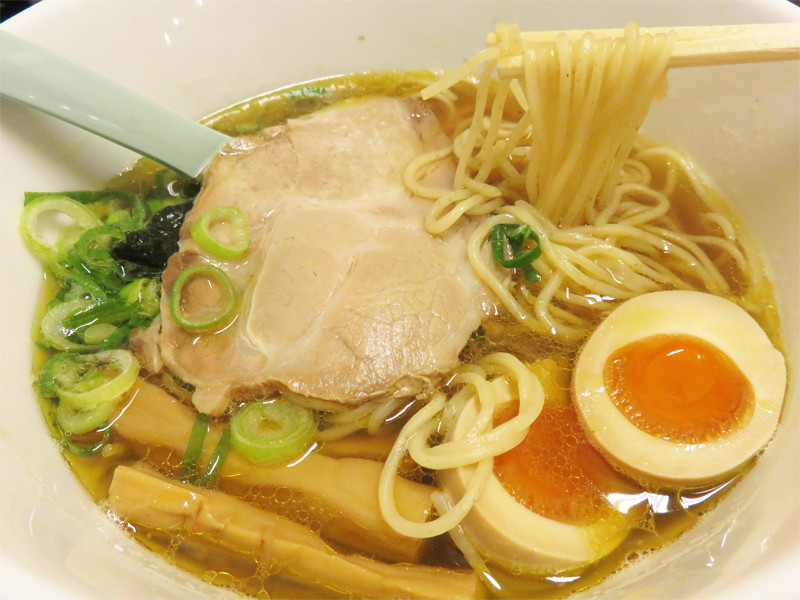 博多おんな節 福岡 ローストトマト入りの塩そばとネオ中華そば 中華そば かなで 博多おんな節 福岡 ローストトマト入りの塩そばとネオ中華そば 中華そば かなで